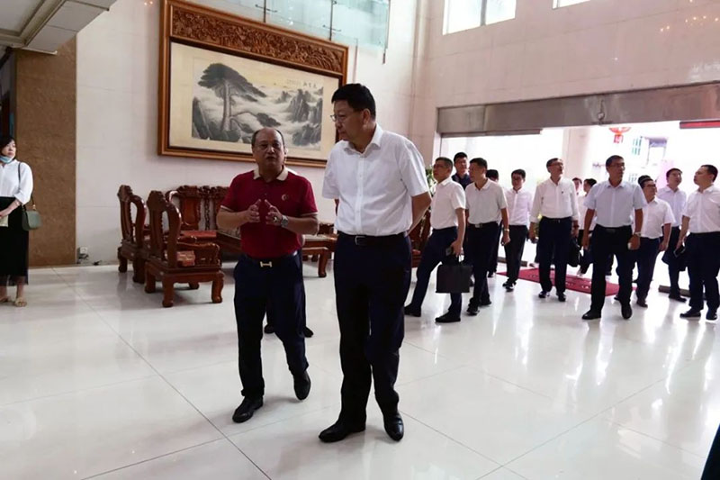 Foshan City Belediye Başkanı Bai Tao, Yuteng Medical'i ziyaret etti ve bundan çok bahsetti!